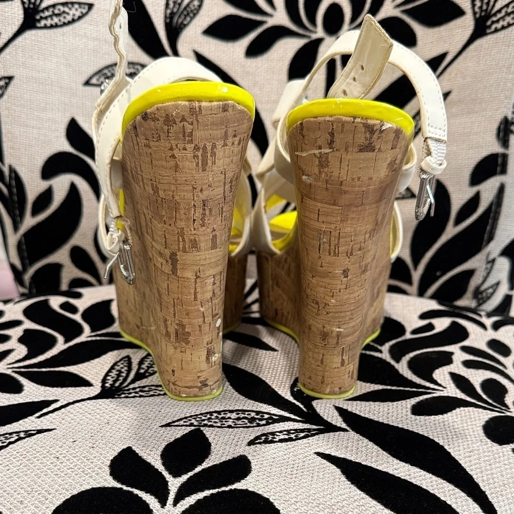 GUESS Women's White and Neon Yellow Wedges